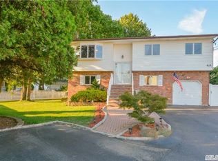 4 Belmont Ave #A, Plainview, NY 11803