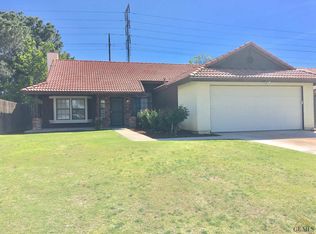 8205 Hillyer Way, Bakersfield, CA 93311