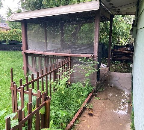 2nd image of 1202 Texas St