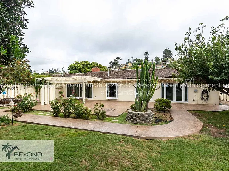 6536 Avenida Manana — Photo 2