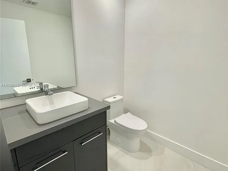 5721 Bayview Dr — Photo 3