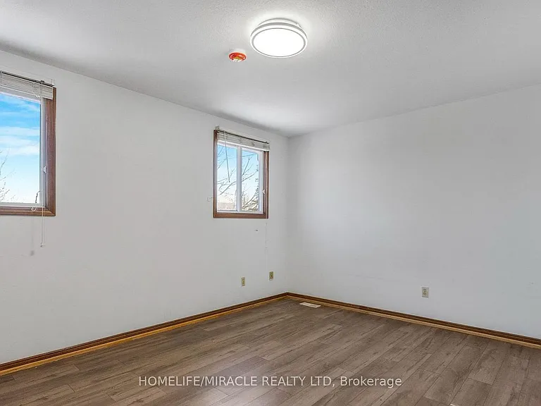 4 Eastwood Dr — Photo 11