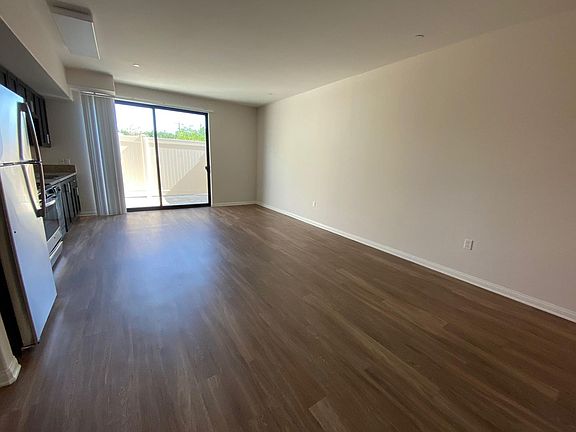 5th image of 10455 Magnolia Blvd APT 108