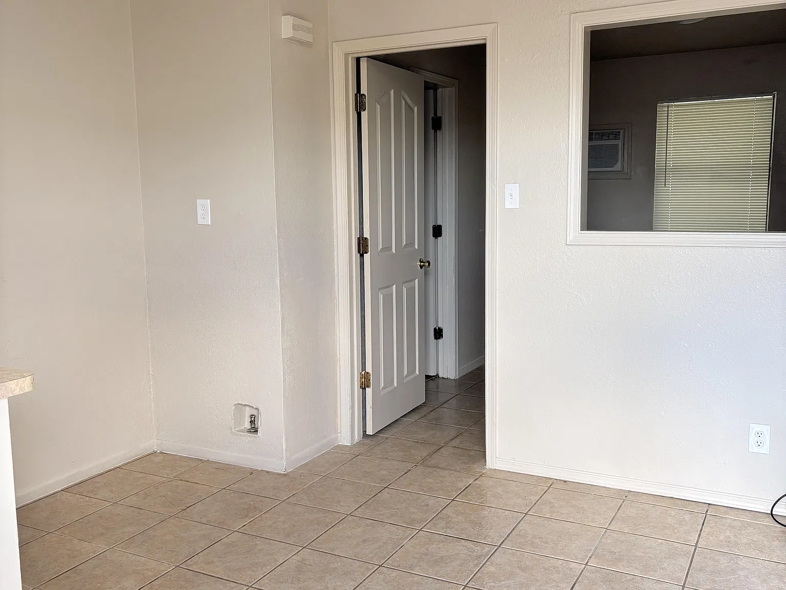 532 N Burk St - # D — Photo 2
