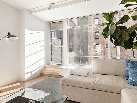 4th image of 37 W 12th St APT 9C