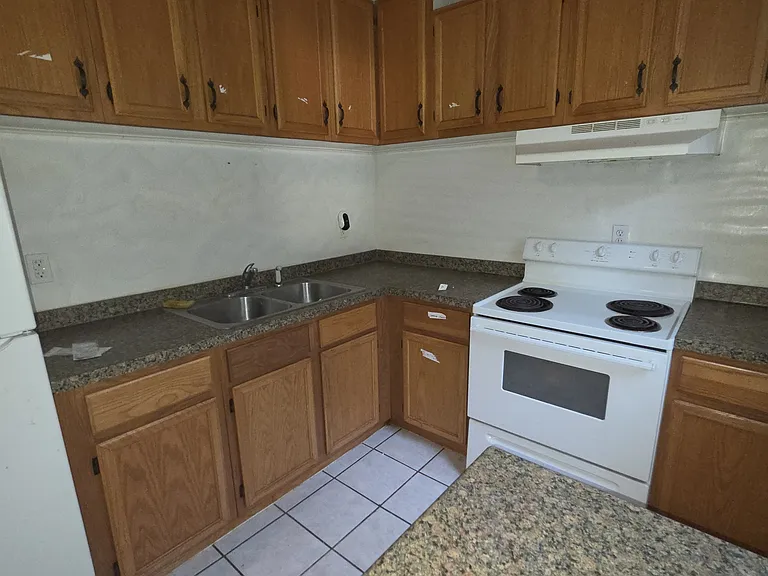 622 E Division St — Photo 10