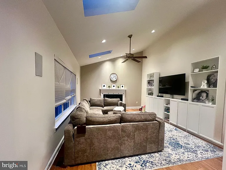 217 Truman Way — Photo 8