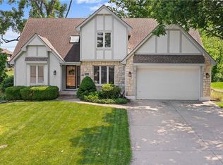 905 SW Georgetown Dr, Lees Summit, MO 64082