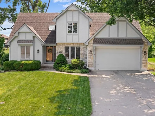 905 SW Georgetown Dr, Lees Summit, MO 64082