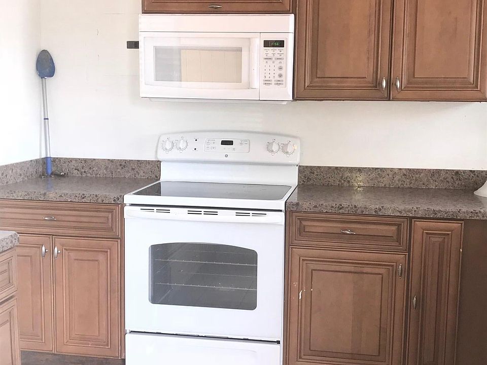 1st image of 910 Carver St