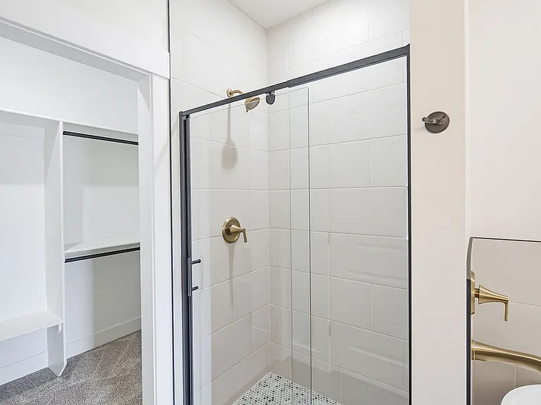 445 E River Ln — Photo 32