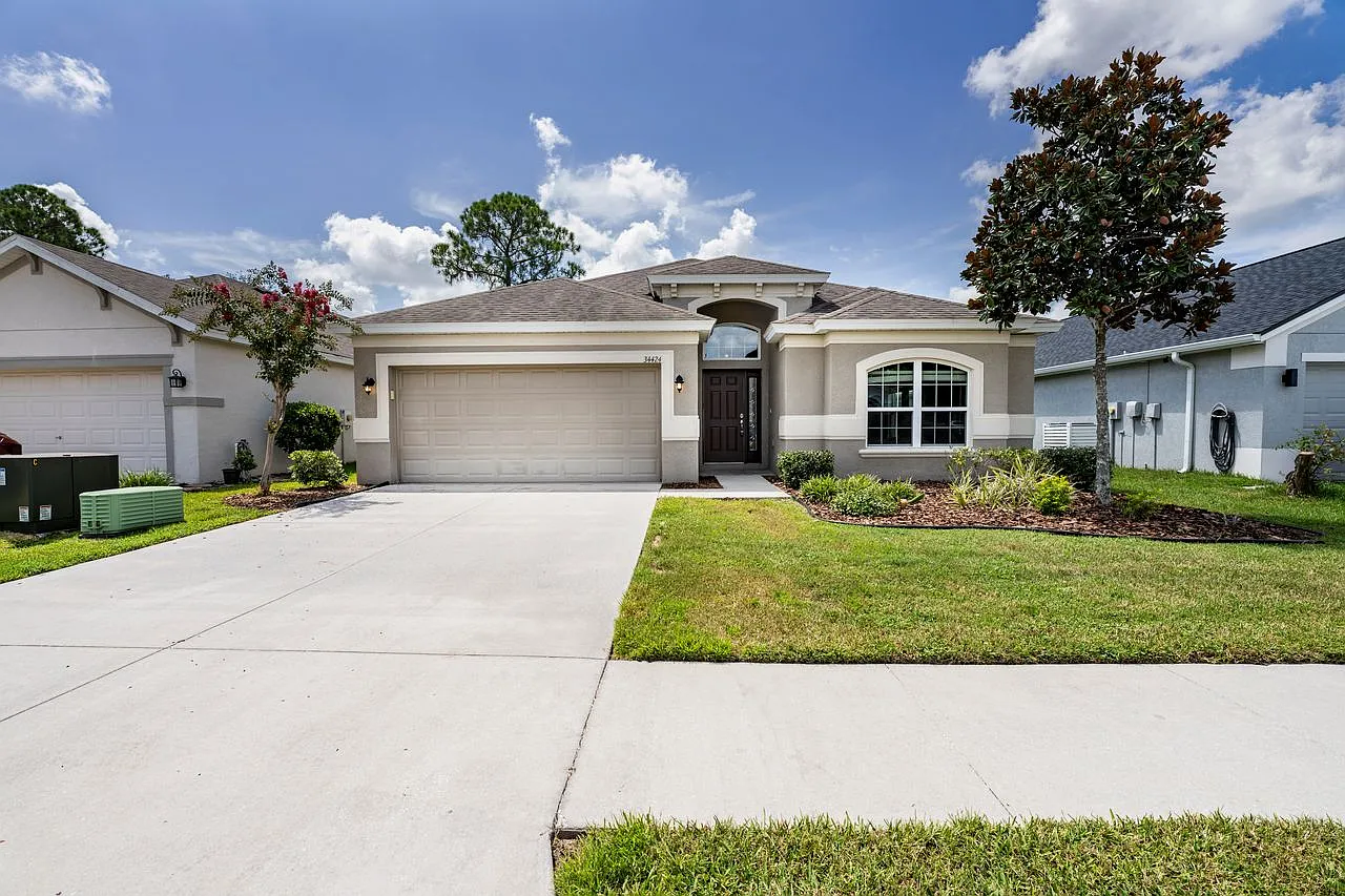 4 Bed, 2 Bath In Oak Creek — Photo 1