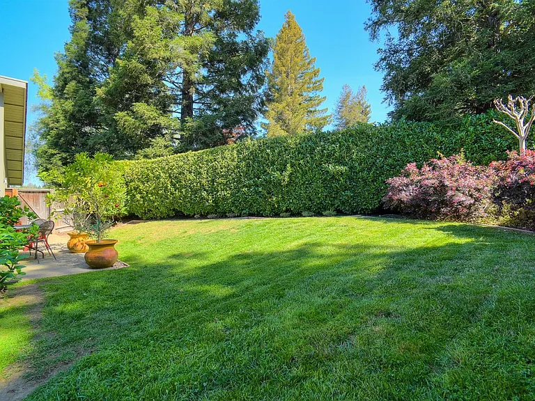 1228 Lantern Ct — Photo 23
