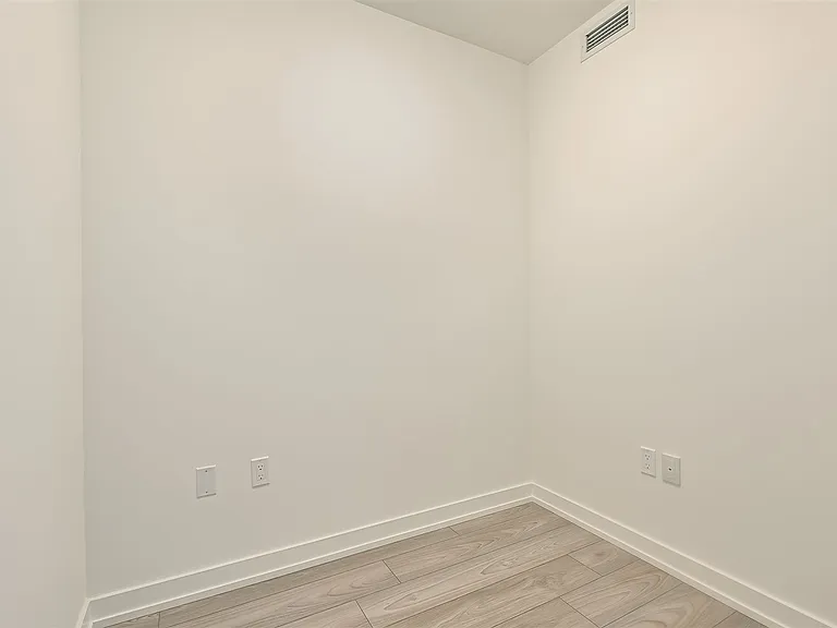 223 Redpath Ave — Photo 77