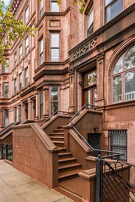 Sold by Compass | media 25