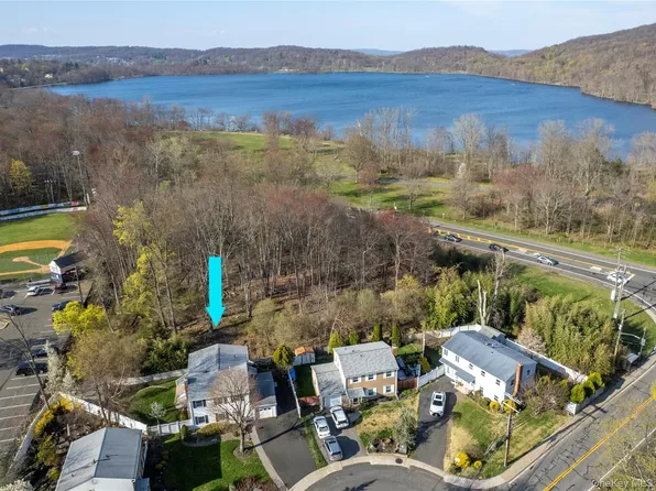 148 Lake Road, Valley Cottage, NY 10989