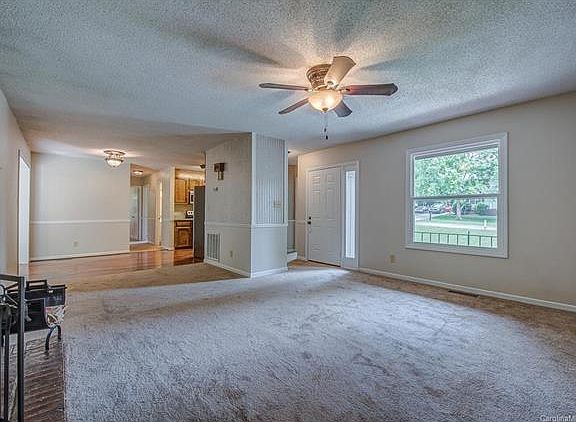 3rd image of 2515 Amity Ave