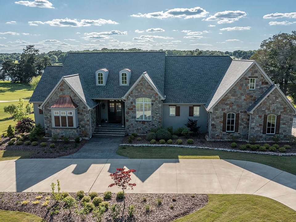 1st image of 211 E Lakeshore Dr