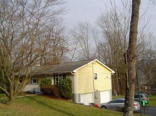 137 Croasdale Dr, Stroudsburg, PA 18360