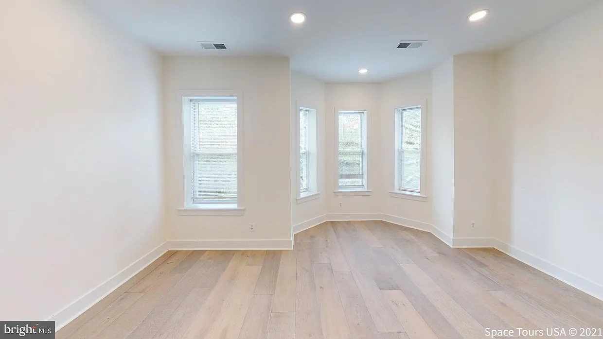 1 bed, 750 sqft, $2,300 — Photo 1