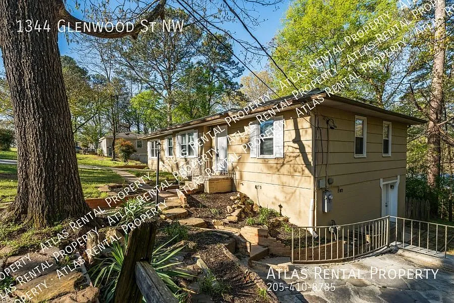 Unique Layout! Renovated Home with Private Guest or In-Law Suite — Photo 3