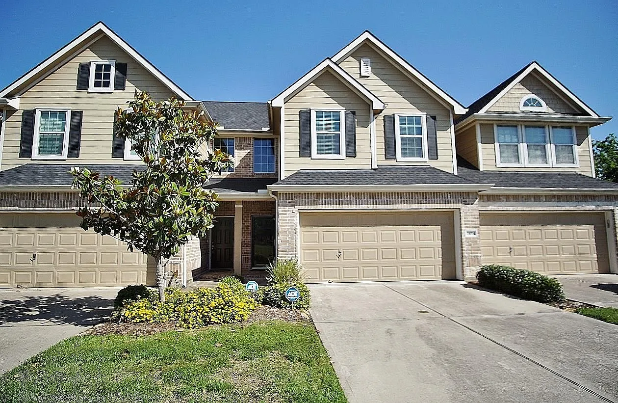 3 bed, 2.5 bath, 1790 sqft, $1,900 — Photo 1