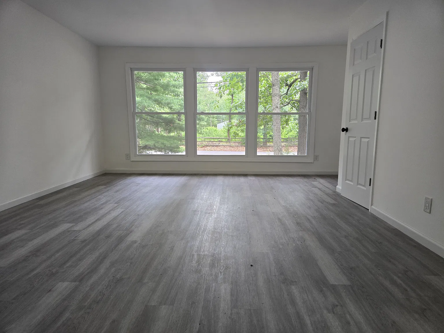 2 bed, 1000 sqft, $2,300 — Photo 2