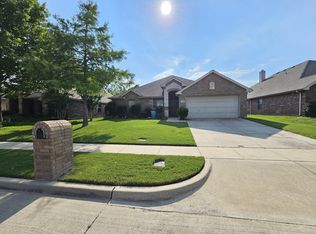 513 Chelsea Dr, Midlothian, TX 76065