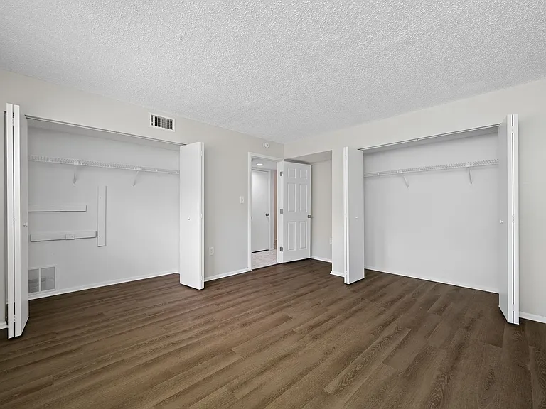 1767 Leo Ln S — Photo 24