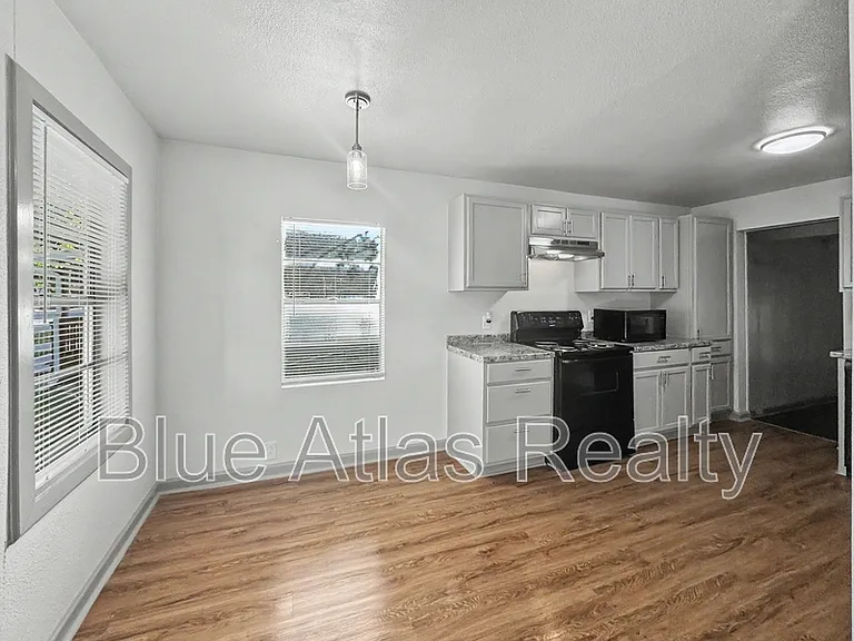 1714 NW Dallas St — Photo 4