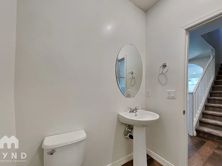 421 N 119th Dr — Photo 13