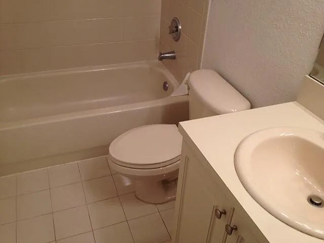 229 E 3rd St #2 — Photo 8