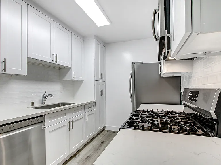 5112 Laurel Cyn Apartments — Photo 9