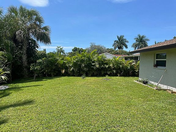 4th image of 2648 Longboat Dr