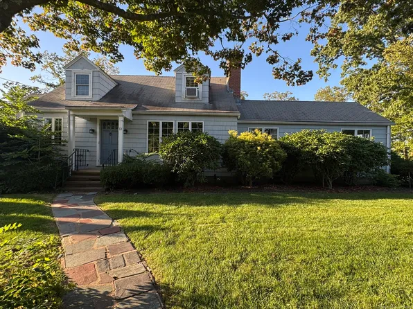13 Fenway Road, Branford, CT 06405