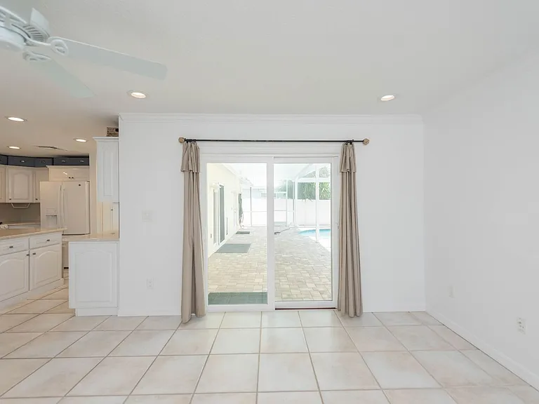 444 Finch Dr — Photo 77