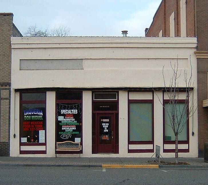 1st image of 206 Main St