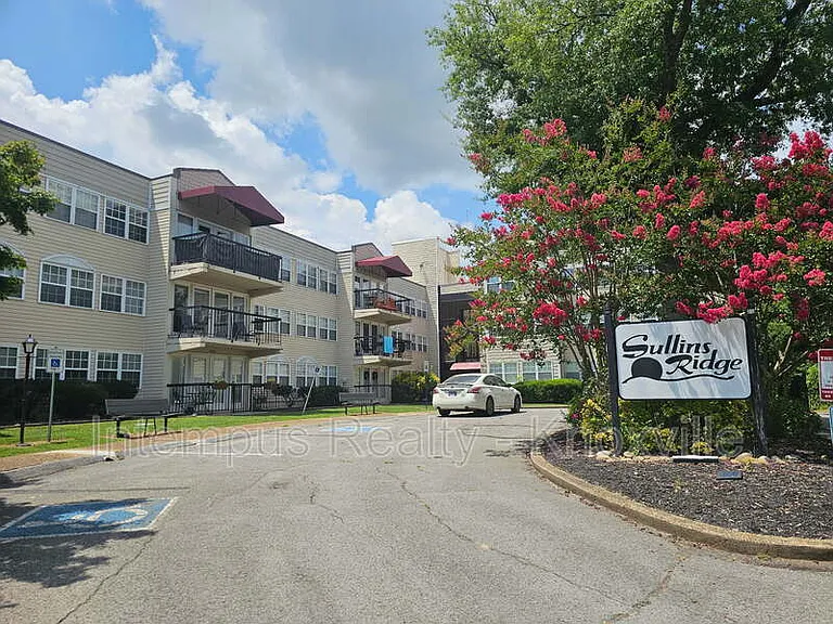 2749 Sullins St #304 — Photo 2