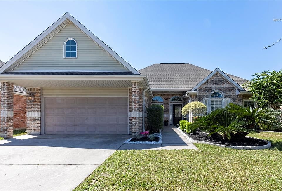 1st image of 2455 Amberwood Dr