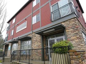 #144 TABOR POINTE APARTMENTS