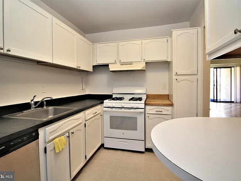 6008 Westchester Park Dr #301 — Photo 12