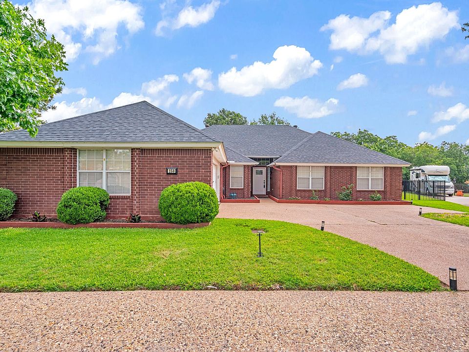 1st image of 250 Elm Cove Cir