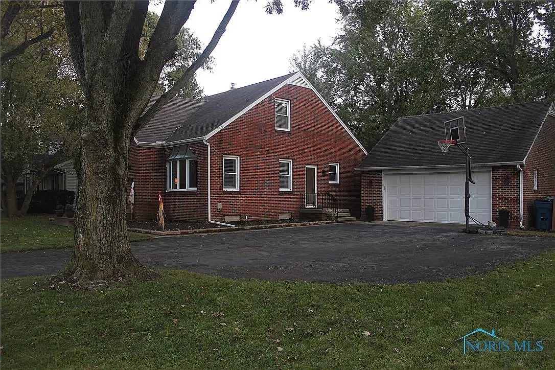4 bed, 1619 sqft, $2,525 — Photo 1