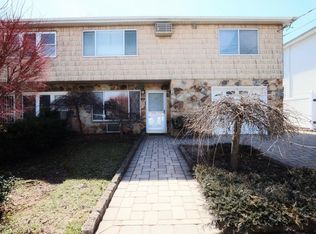 60 Robinson Ave, Staten Island, NY 10312
