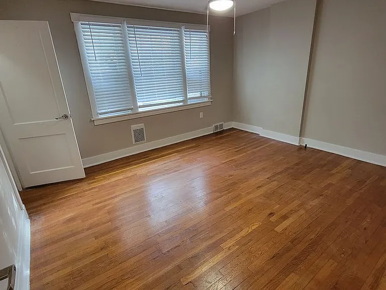 760-782 Shady Dr E — Photo 15