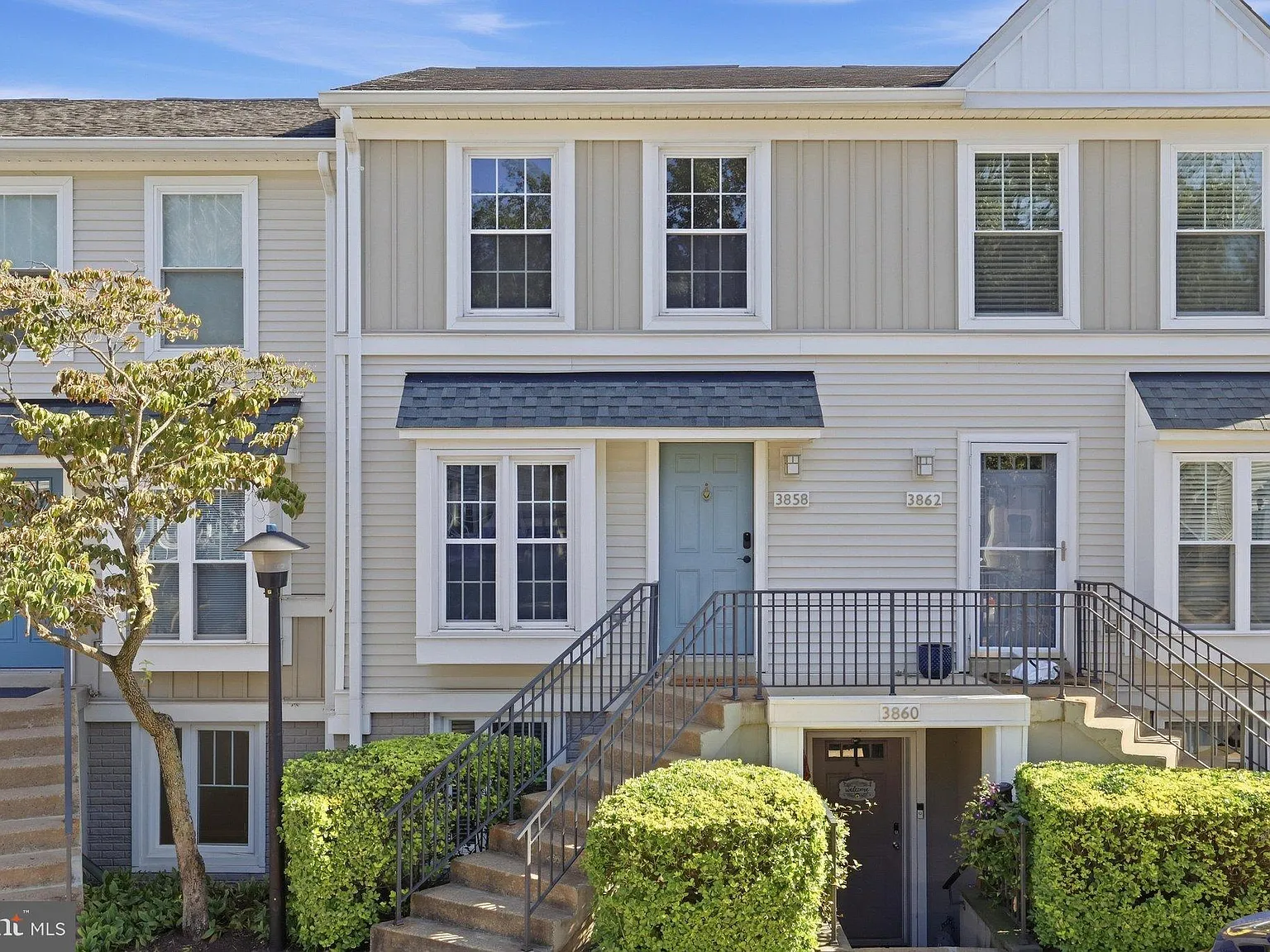 2 bed, 2.5 bath, 1088 sqft, $3,100 — Photo 1