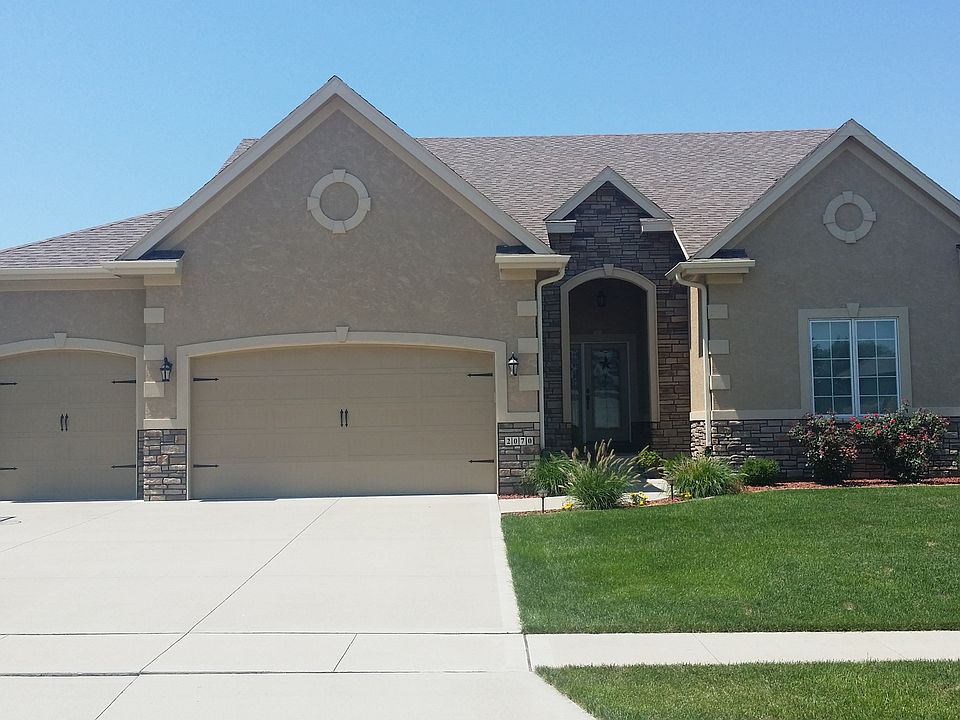 1st image of 2070 SE Oxford Dr
