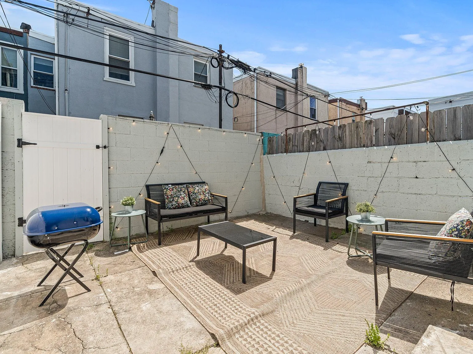 2 bed, 2.5 bath, 1048 sqft, $4,200 — Photo 2