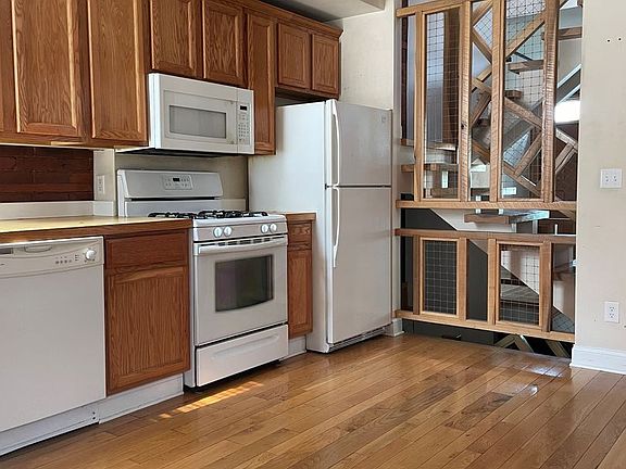 2nd image of 1204 Indianola Ave #1204