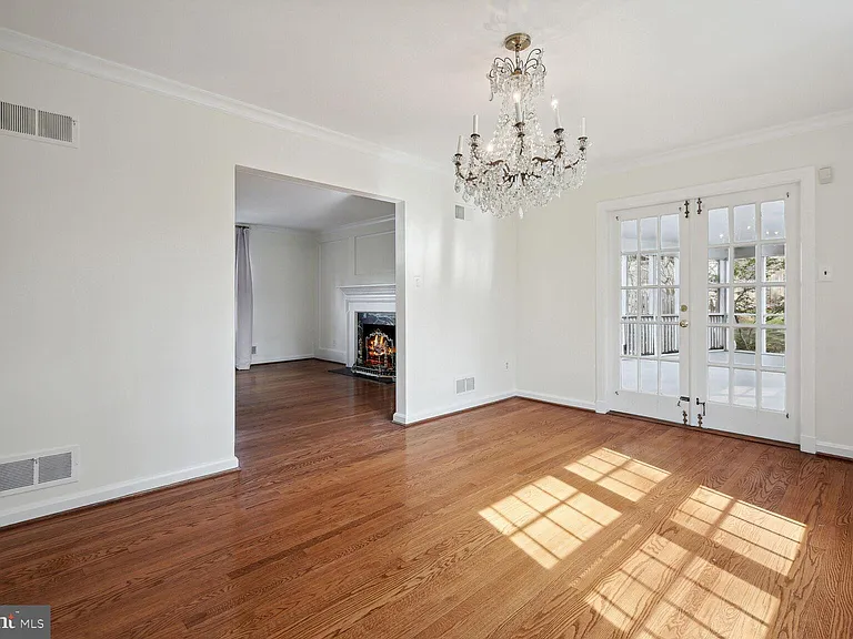 5801 Hillburne Way — Photo 7